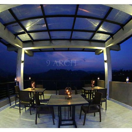 9 Arch Hotel บันดาราเวลา ภายนอก รูปภาพ