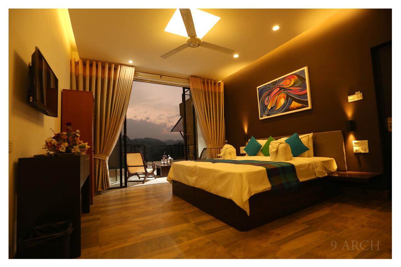 9 Arch Hotel บันดาราเวลา ภายนอก รูปภาพ