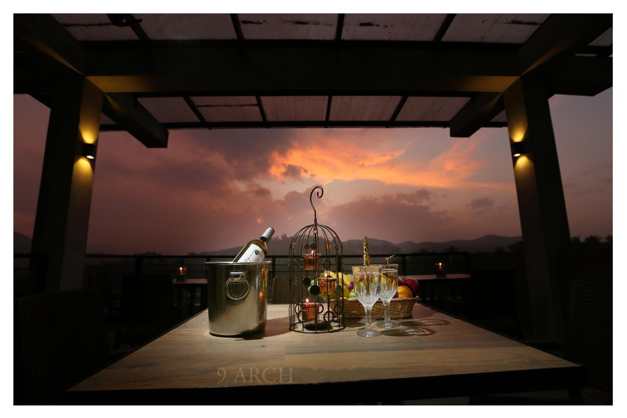 9 Arch Hotel บันดาราเวลา ภายนอก รูปภาพ