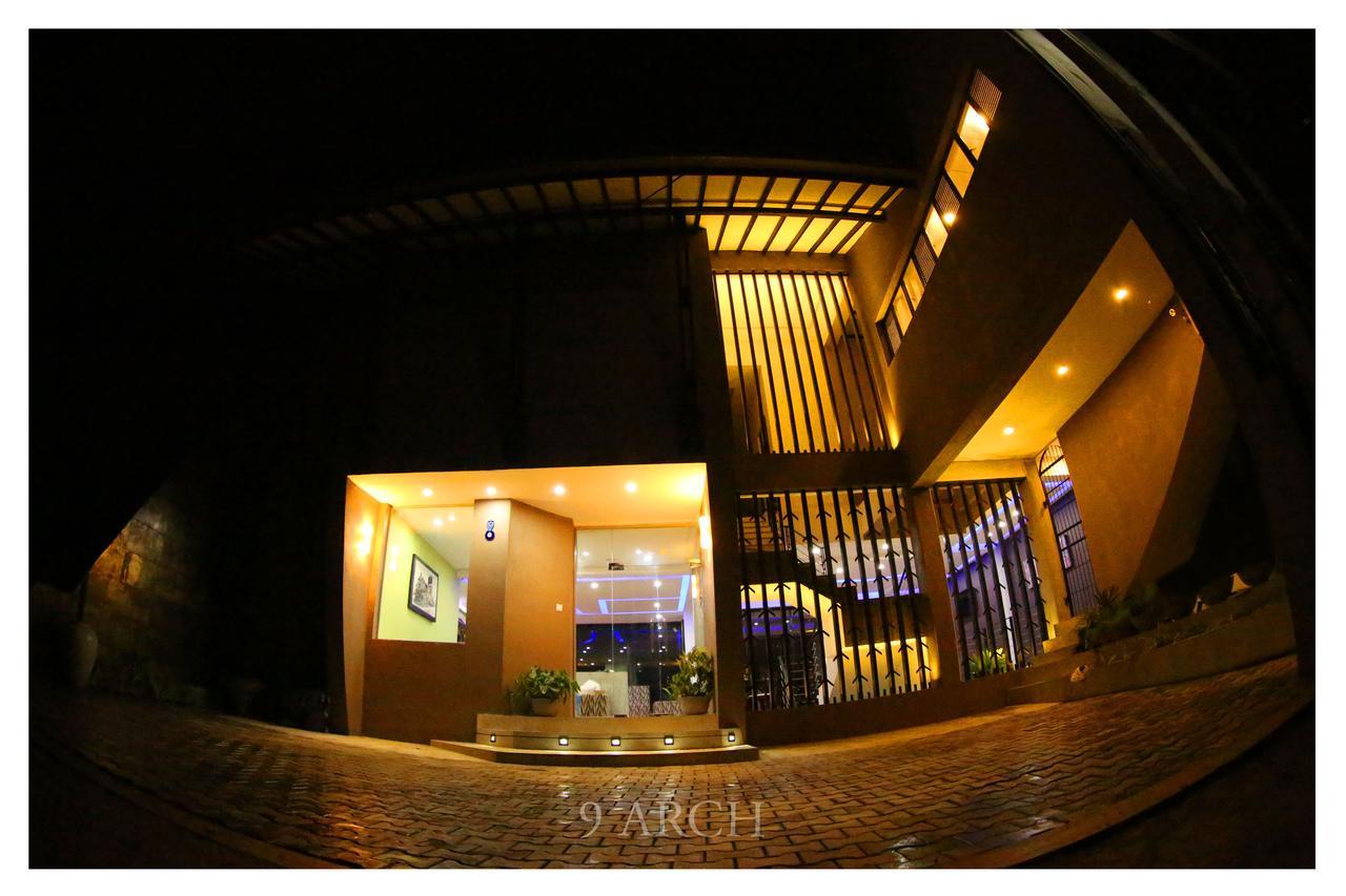 9 Arch Hotel บันดาราเวลา ภายนอก รูปภาพ